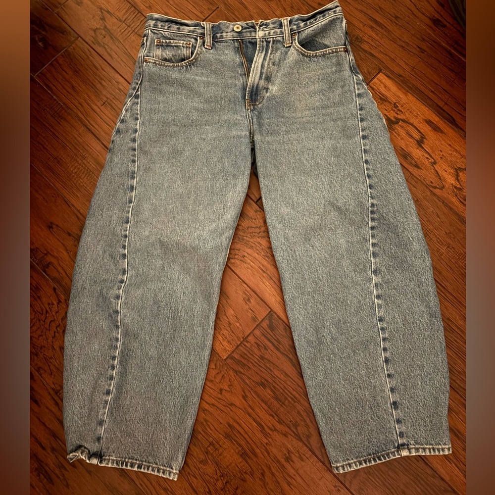 Abercrombie & Fitch Mid Rise Barrel Jeans